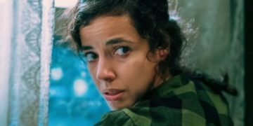 Review No One Gets Out Alive: Ngôi nhà ma ám trên Netflix