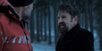 Review The Father Who Moves Mountains: Ám ảnh và sự cứu chuộc trên Netflix