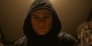 Review There’s Someone Inside Your House: Gay cấn và đáng sợ